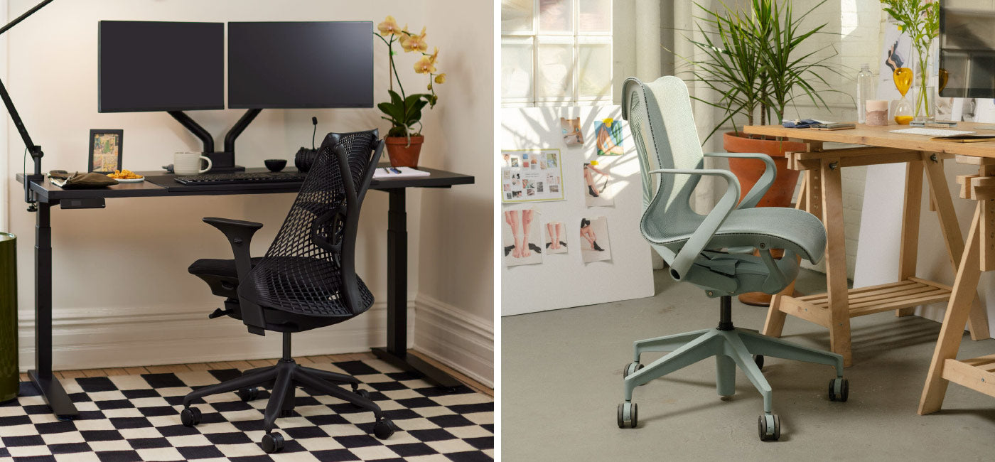 Hemmakontor med Sayl-kontorsstol i svart framför Jarvis sit-stand-skrivbord bredvid en annan Cosm med låg rygg i glaciärgrå framför ett skrivbord i trä med designmoodboards i bakgrunden