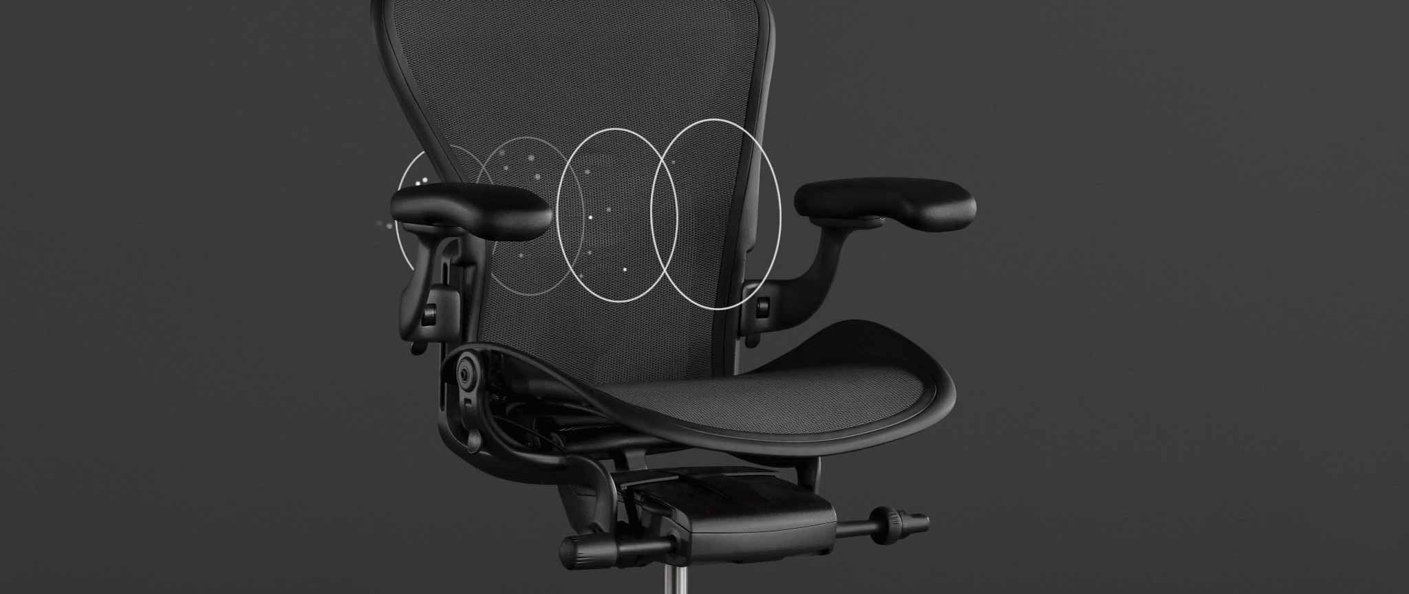 Framifrånvy av en svart Aeron-spelstol från Herman Miller, överlagrad med vit grafik som framhäver 8Z Pillicle-materialet.