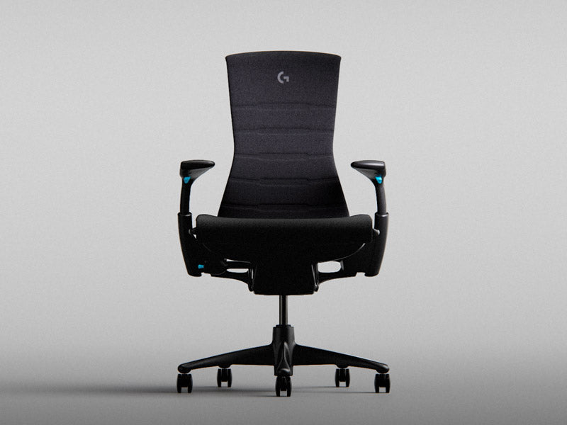 Framifrån sett av Logitech Embody gamingstol i svart och cyan