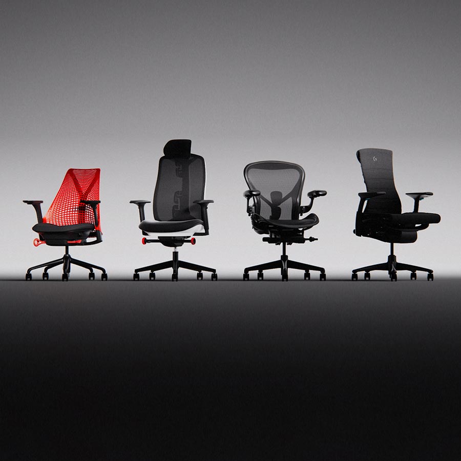 Fyra Herman Miller gamingstolar uppställda på grå bakgrund, inklusive Sayl i rött och svart, Vantum i Polor vitt och svart, Aeron onyx svart och Embody svart.