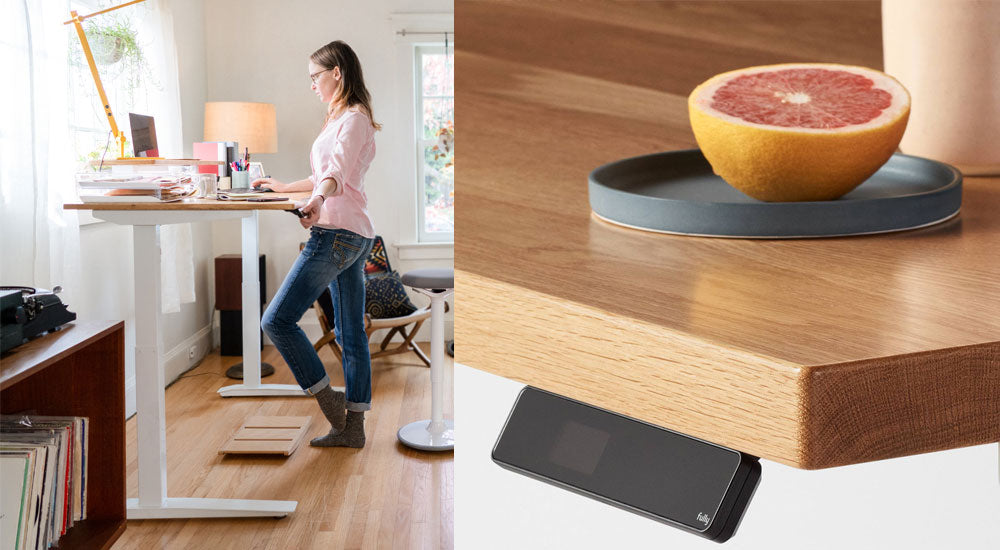 Collage som visar en kvinna som står vid ett Jarvis sit-stand-skrivbord i ett ljust hemmakontor samt en närbild av ett Jarvis-skrivbord med ljus ek i massivt trä och dess programmerbara justering.