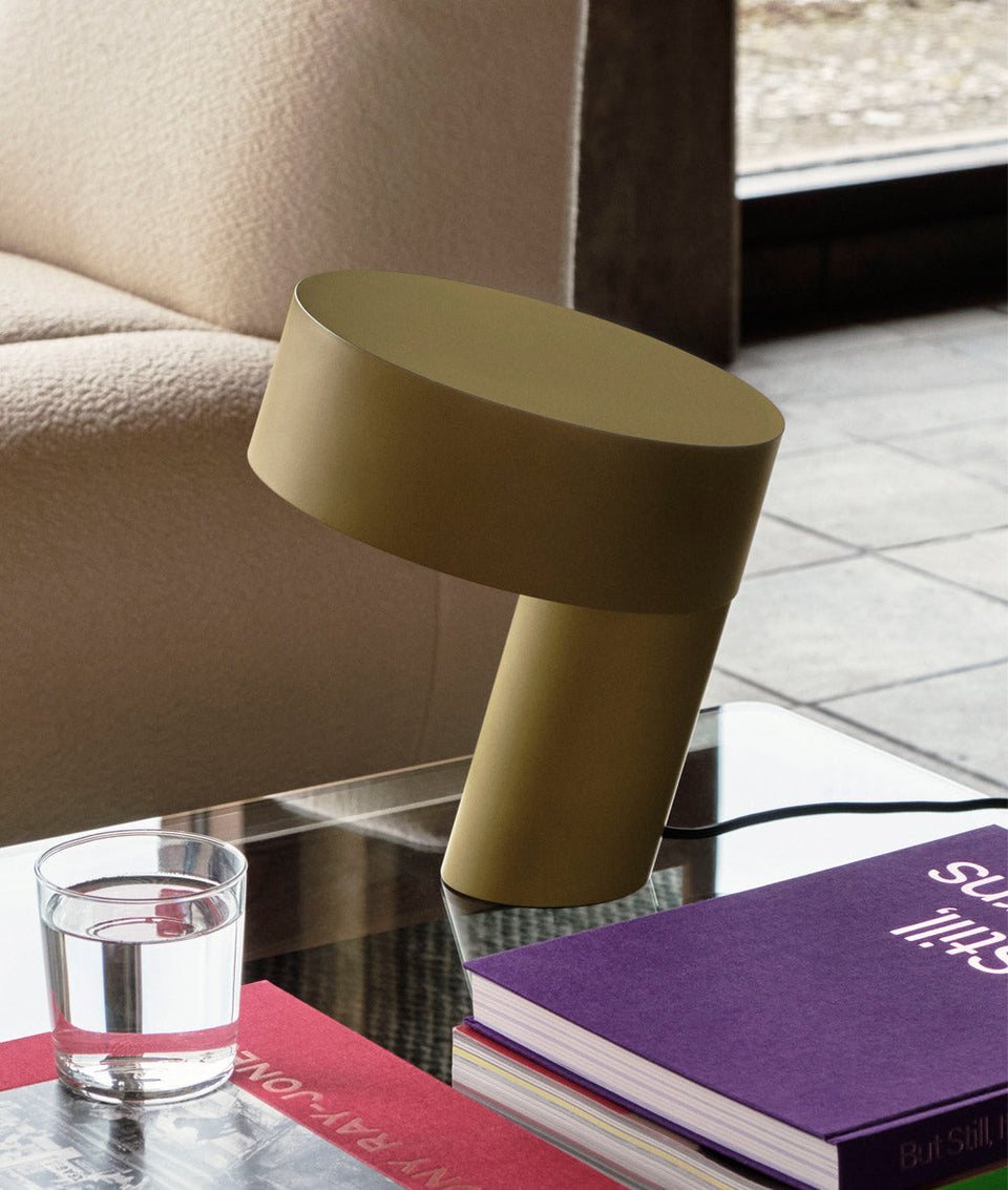 Slant bordslampa