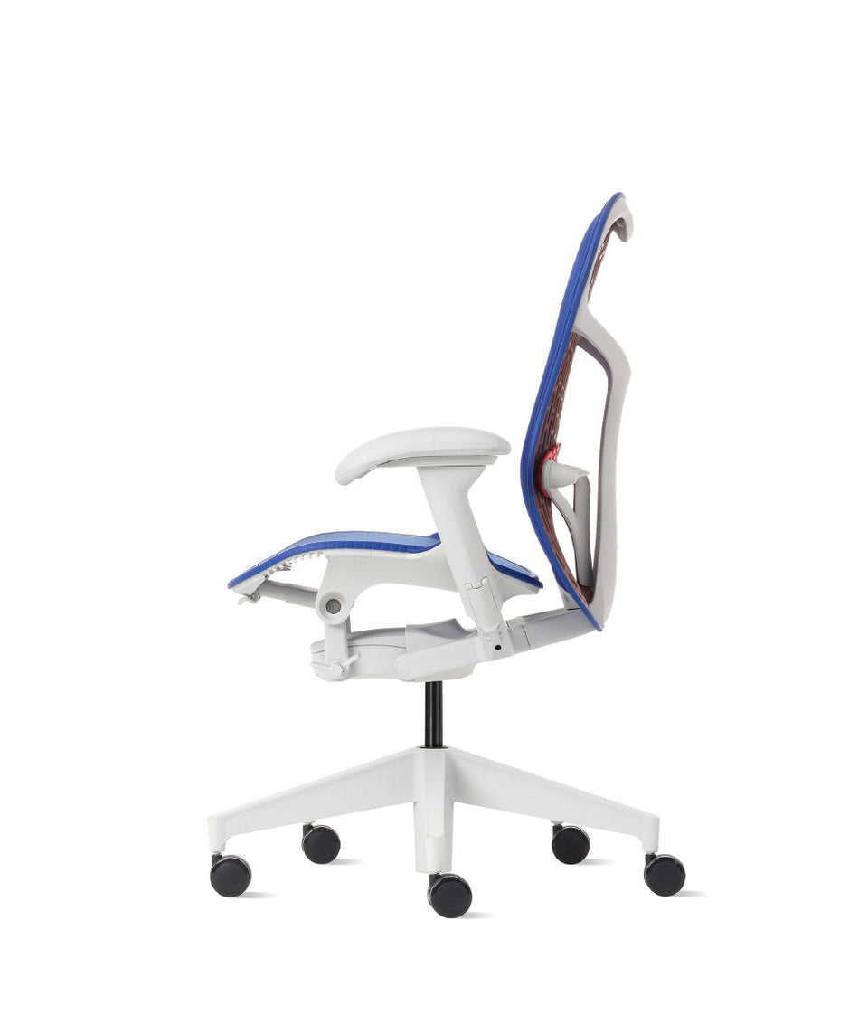 Mirra 2 Cordovan/Ultramarine blå Butterfly kontorsstol