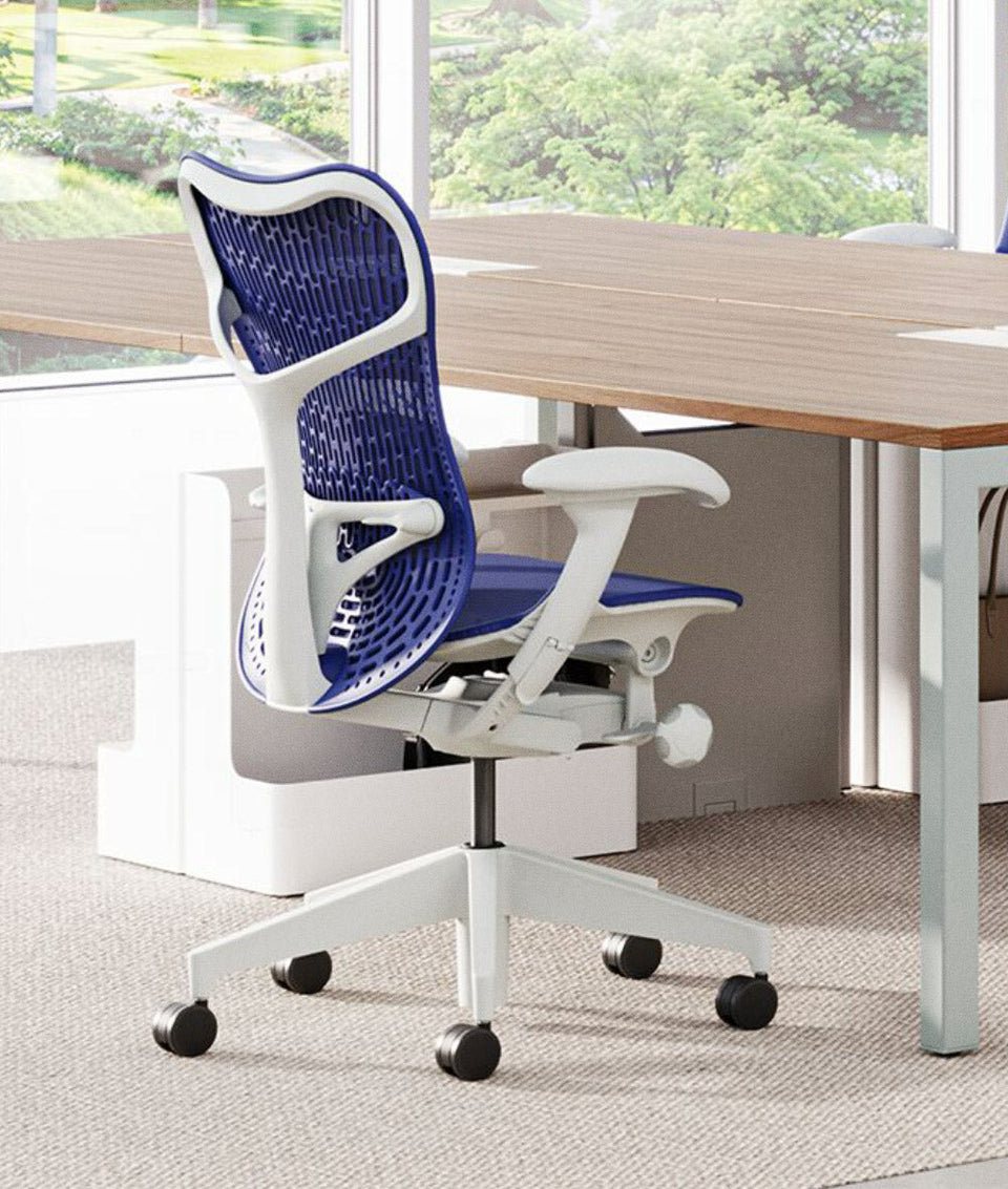 Mirra 2 Ultramarine blå Butterfly kontorsstol