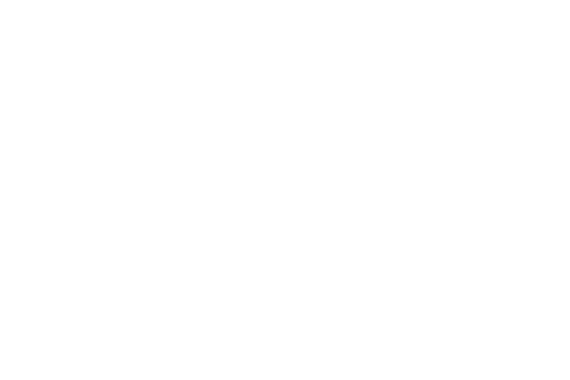 Vita konturritningar som visar storleksskillnaden mellan de tre Aeron-kontorsstolarna A, B och C på blå bakgrund