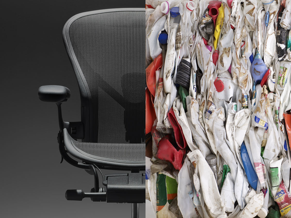 Bilden är delad i två delar, den ena visar Aeron-kontorsstolen för hemmabruk och den andra visar plastbitar som återvunnits från havet och som återanvänds i material till Herman Millers stolar.